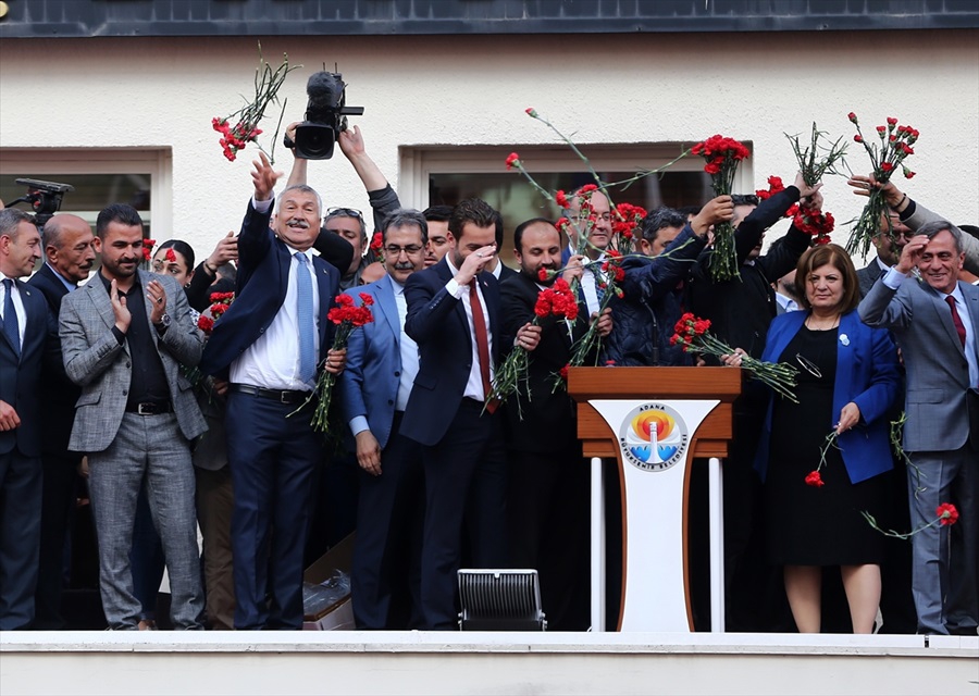 Adana Büyükşehir Belediye Başkanı seçilen Karalar mazbatasını aldı 1