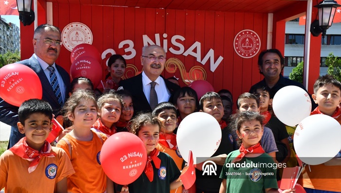 Adana'da çocuklar "23 Nisan Ekspresi"ni ziyaret etti