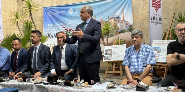Adana Vakıflar Bölge Müdürü Metin Evsen, basın toplantısı düzenledi