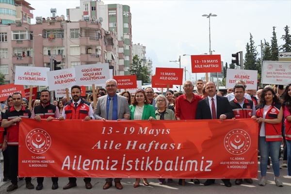 Adana ve Mersin'de Aile Haftası kapsamında yürüyüş düzenlendi