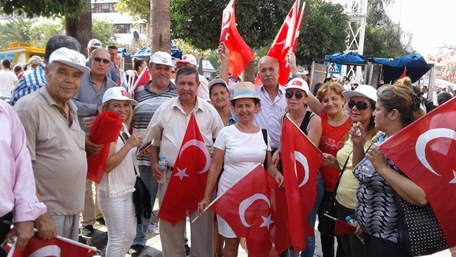 İyiyürek: "Demokrasiye sarıldık...."