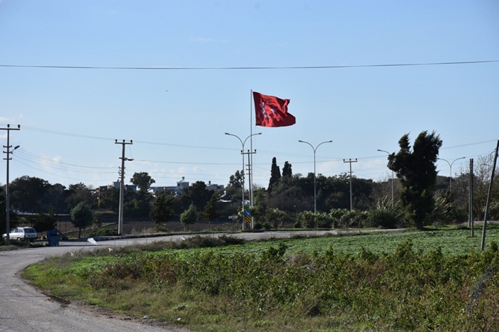 Türkeş Filik; Yumurtalık, Artık Kırmızı-Beyaz