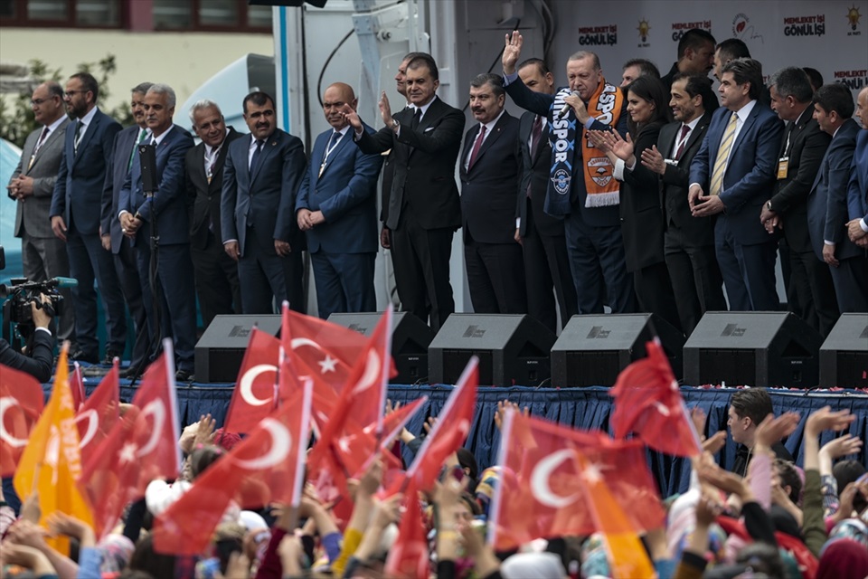 Erdoğan: "Ezana sahip çıkmayan bu ülkeye de sahip çıkmaz"