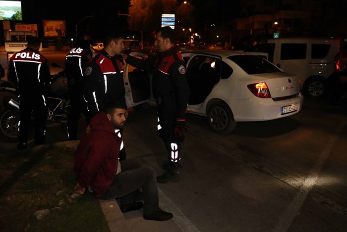 Adana'da polisten kaçan şüpheliler yakalandı