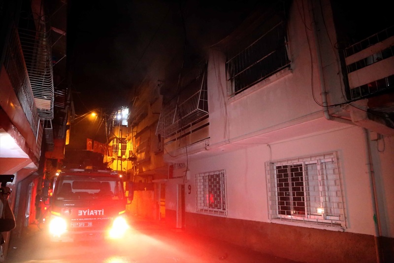 Adana'da ev yangını
