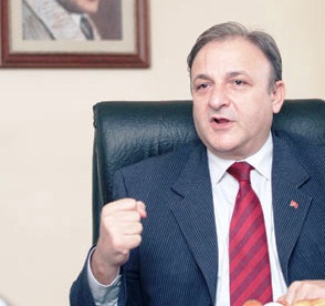 Vural'dan açılımı destekleyen sanatçılara çağrı