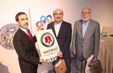 Hakkari?de ?İslam?da Aile ve Çocuk? paneli