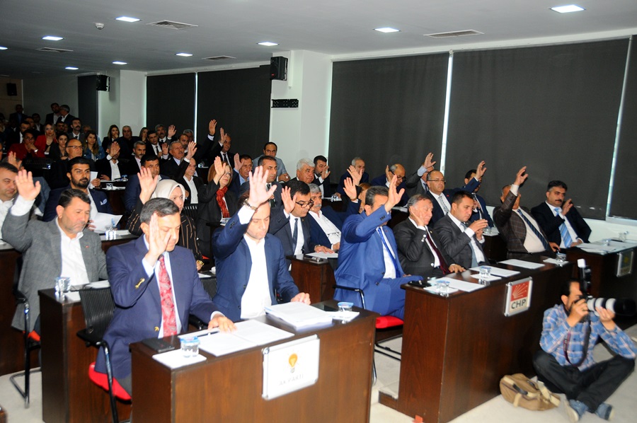 adana-buyuksehir-belediyesi-meclisi-1.jpg