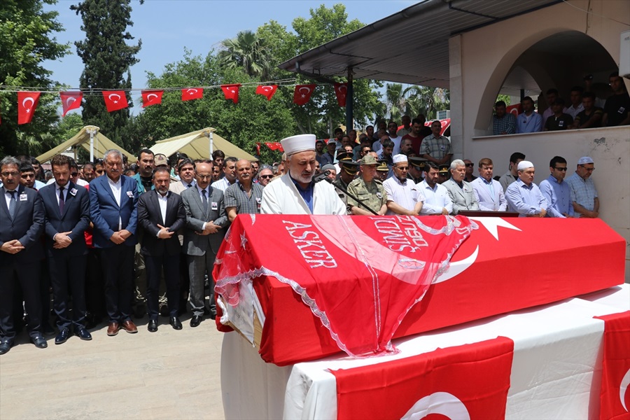 asker-dualarla topraga-verildi-2.jpg