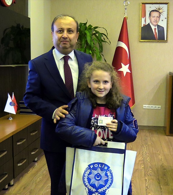 sehit-kizina-anlamli-ziyaret-3.jpg